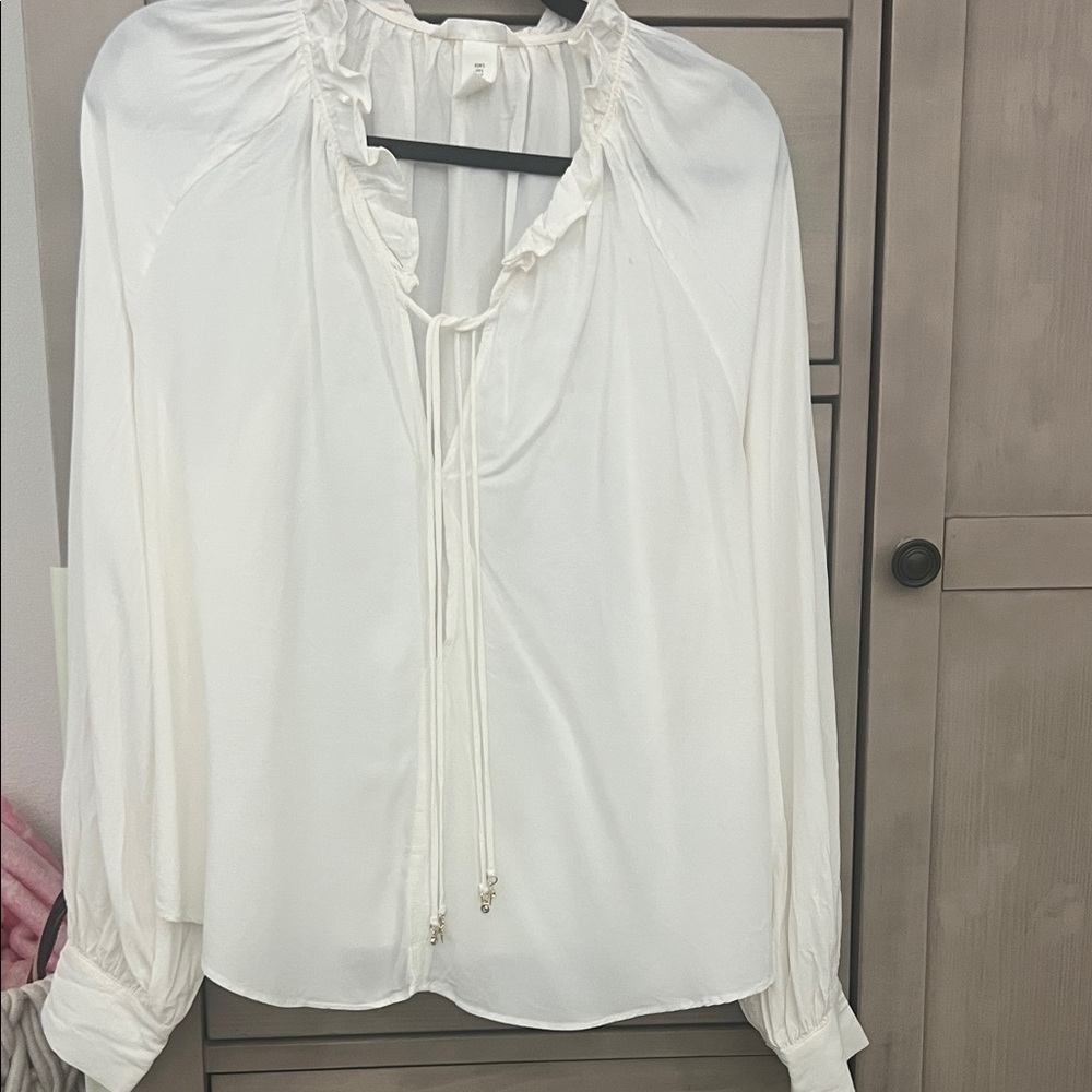 H&M White Ruffled Blouse